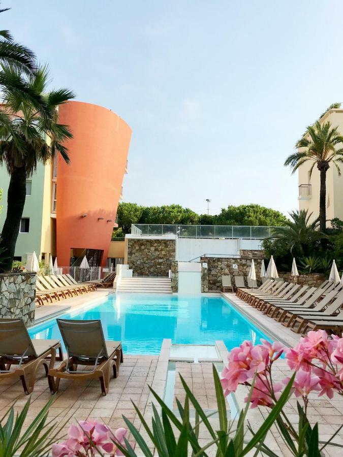 Family - Terrace - Parking - 4-5 People